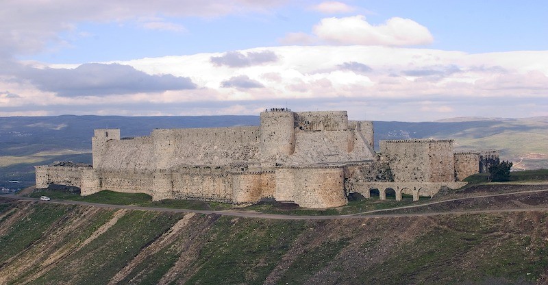 Panoramabild der Kreuzritterburg Krak des Chevaliers in Homs in Syrien